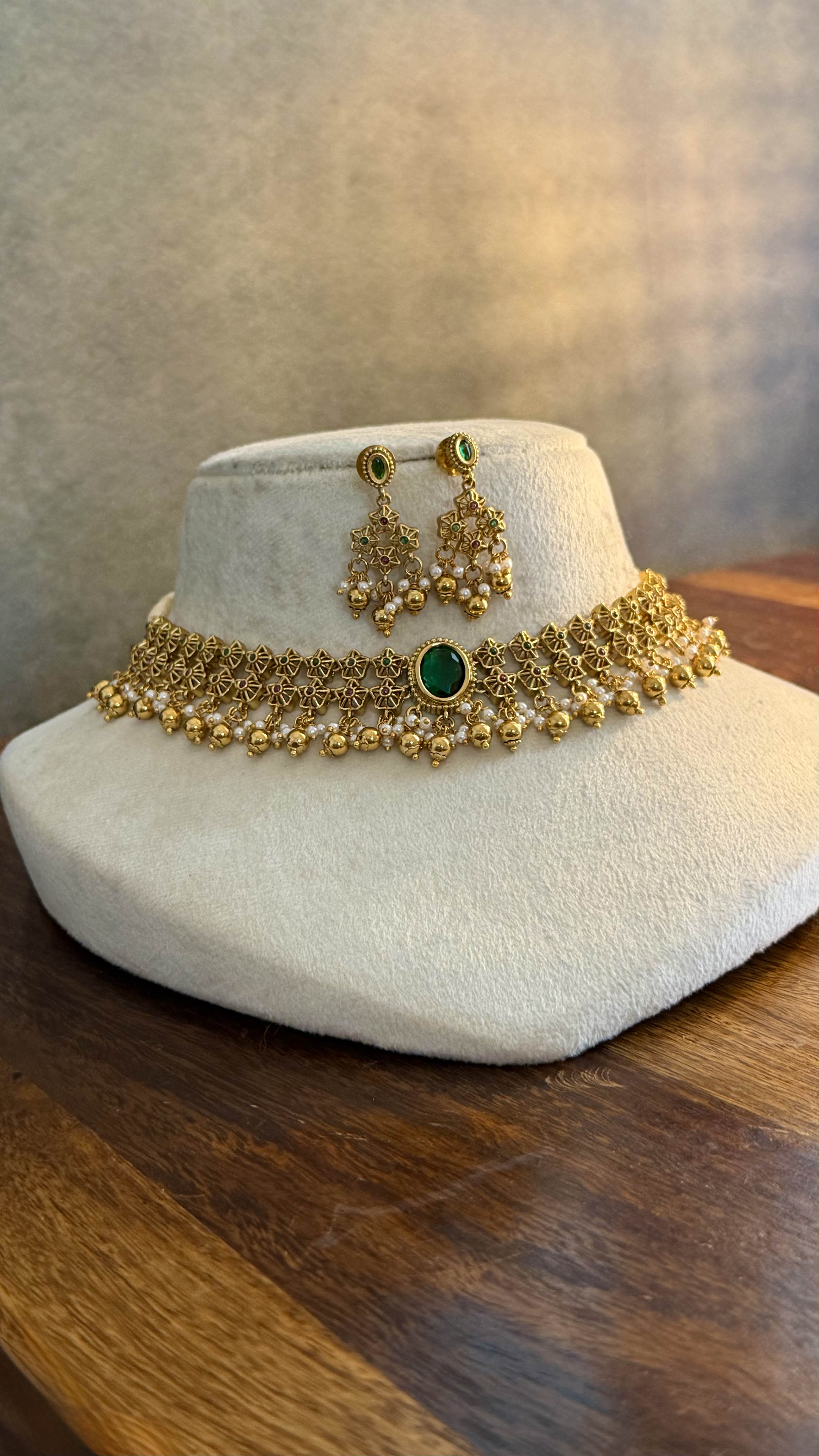 Premium Emerald Nakshi Chocker